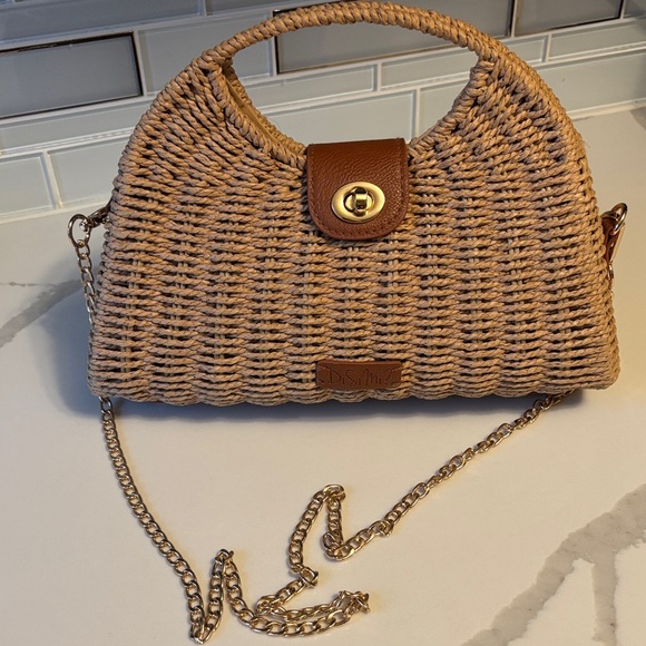 DiSiMi Handbags - NEW Tan Woven Handbag with Gold Removable Chain